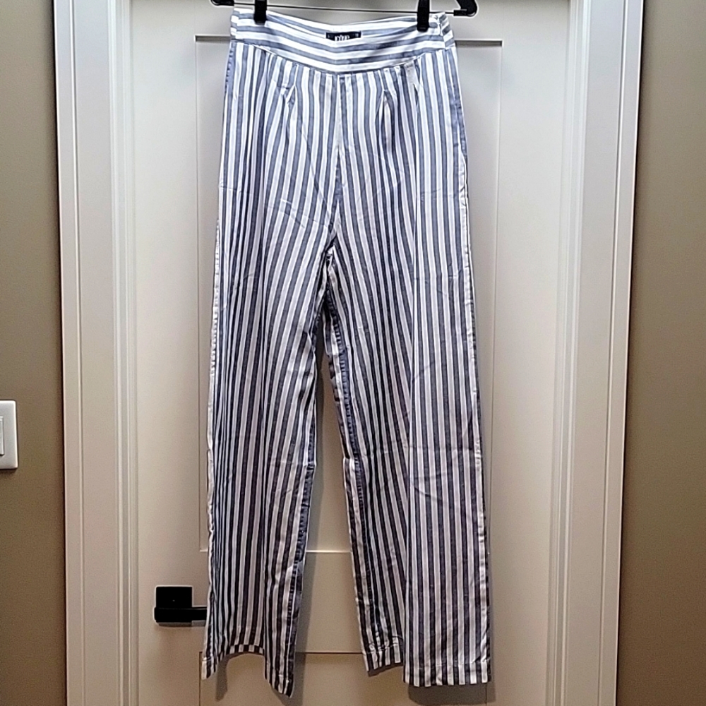 Super stylish and Summery wide-leg, striped, pants, Icone By Simons, size 6